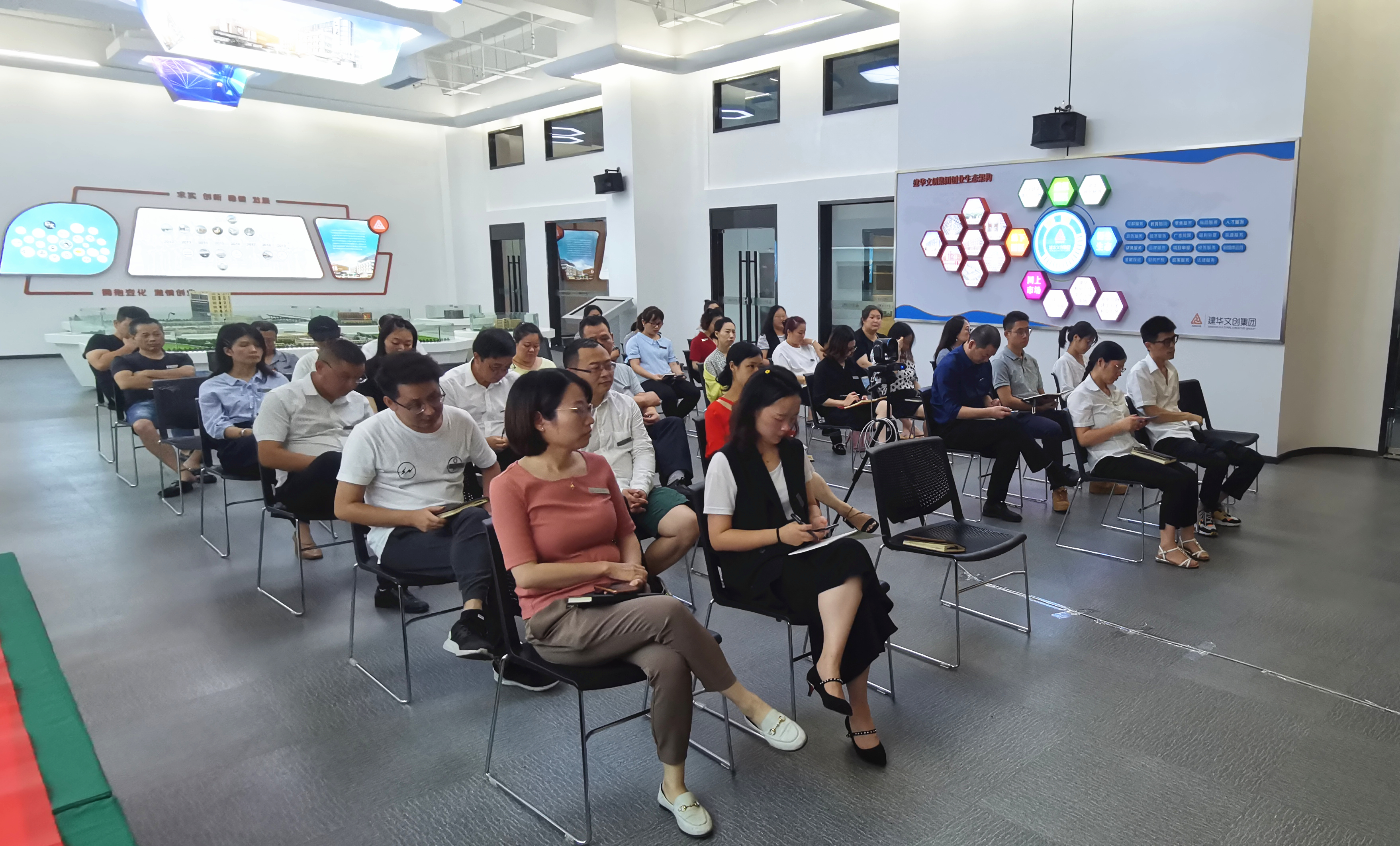 “奮戰(zhàn)100天 沖刺2020”——建華文創(chuàng)集團(tuán)召開動(dòng)員大會(huì)