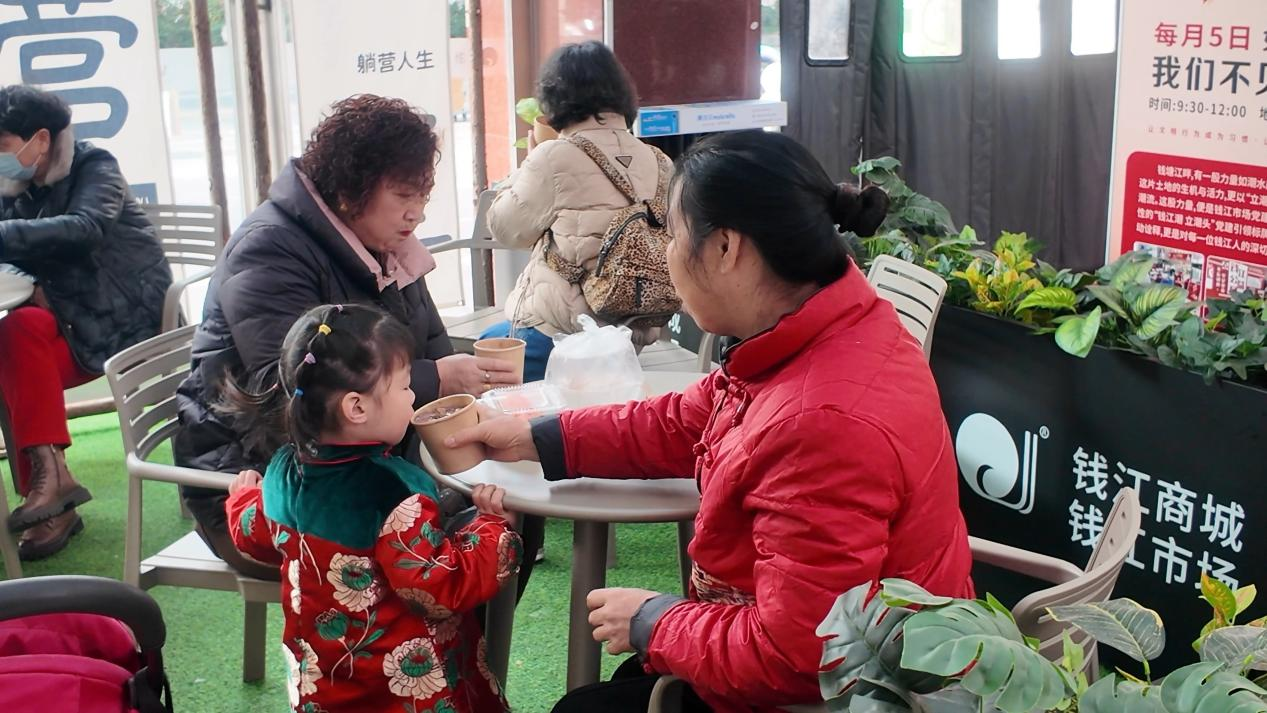 錢江商城臘八送暖，情滿杭城