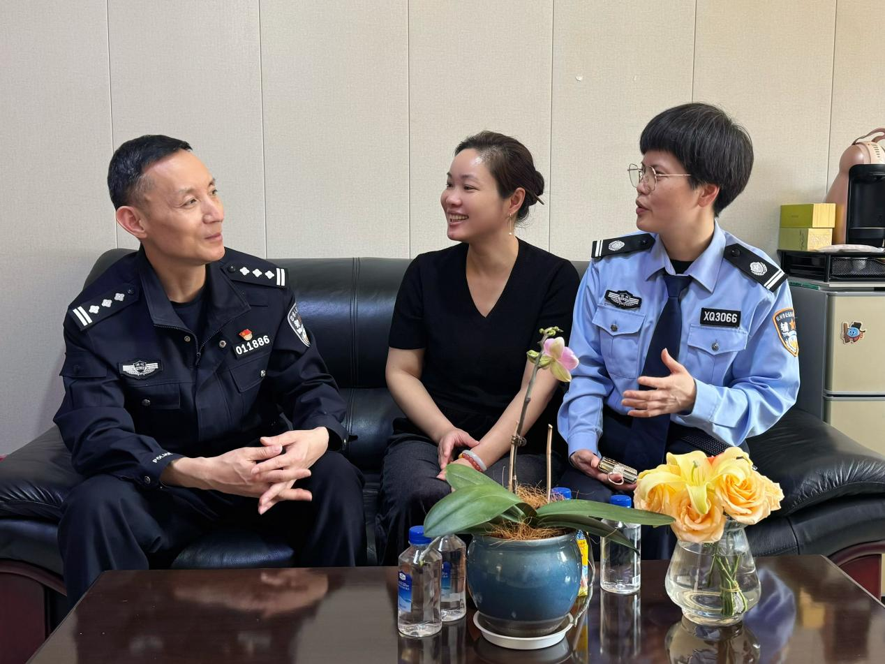 拱墅區(qū)大關(guān)中隊(duì)攜手錢(qián)江商城共筑交通安全防線?