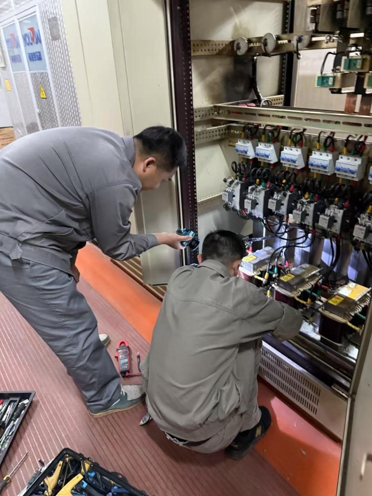 錢江商城開展高配間用電安全專項(xiàng)檢查工作