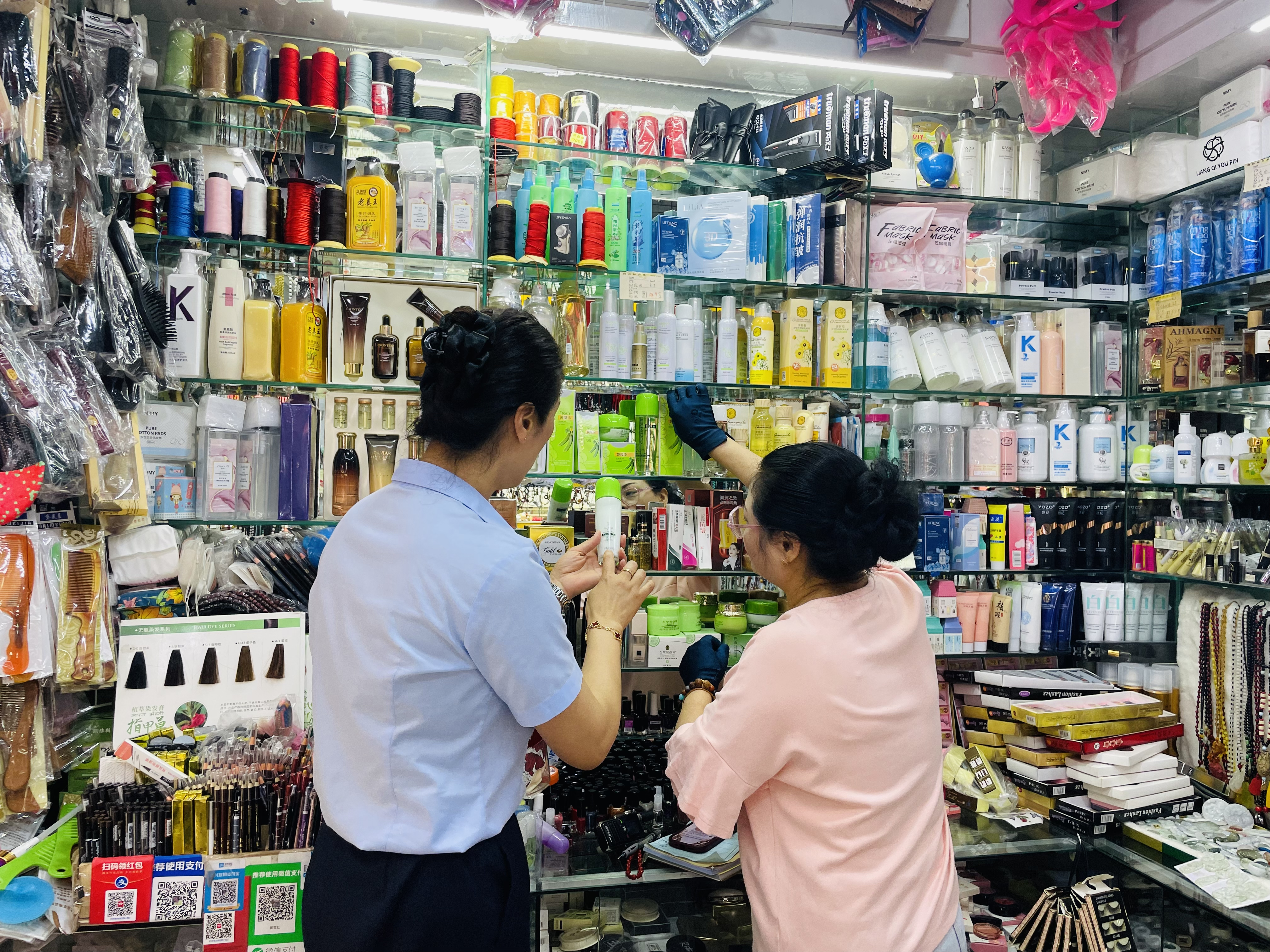 錢江商城開展日化專項檢查 守護消費者消費安全