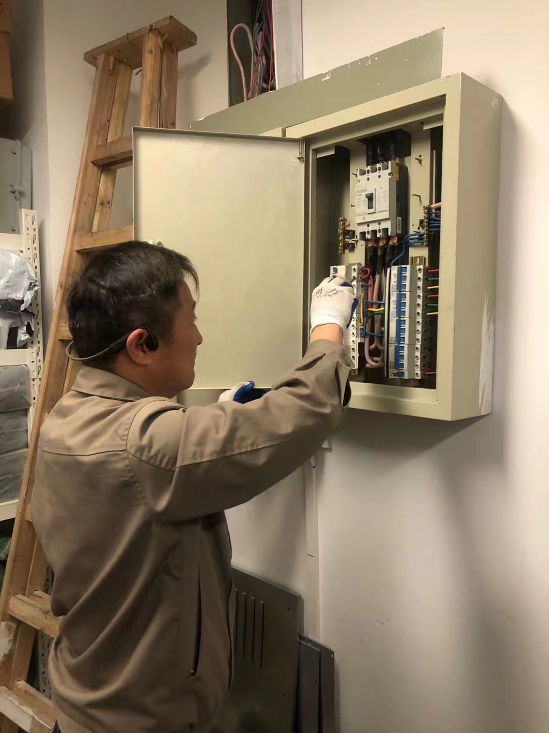 “嚴(yán)”字當(dāng)頭重排查，杜絕隱患予心安——文創(chuàng)園開展電路安全排查工作