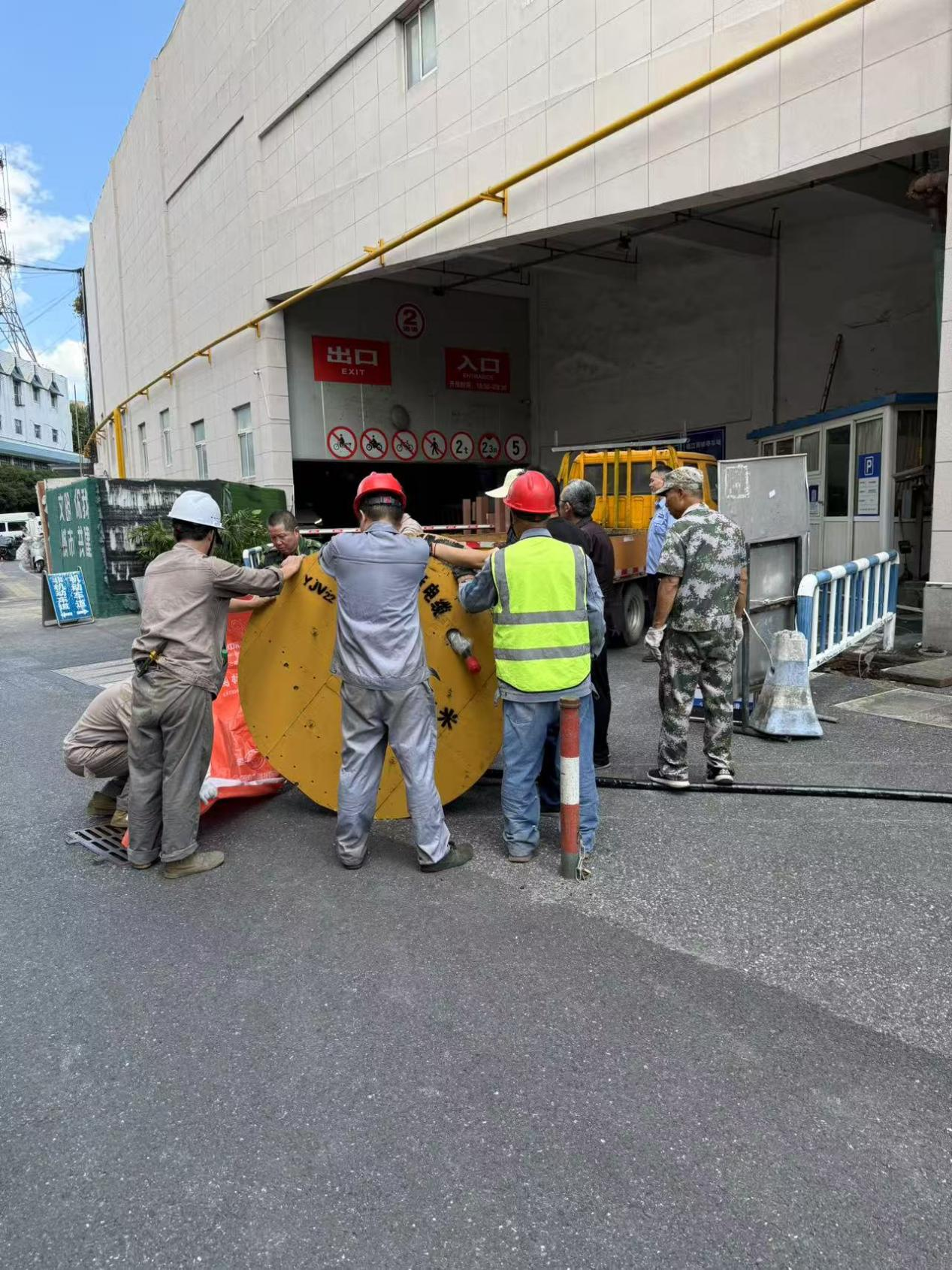 錢江商城物業(yè)緊急增容線纜破解夏季電壓難題