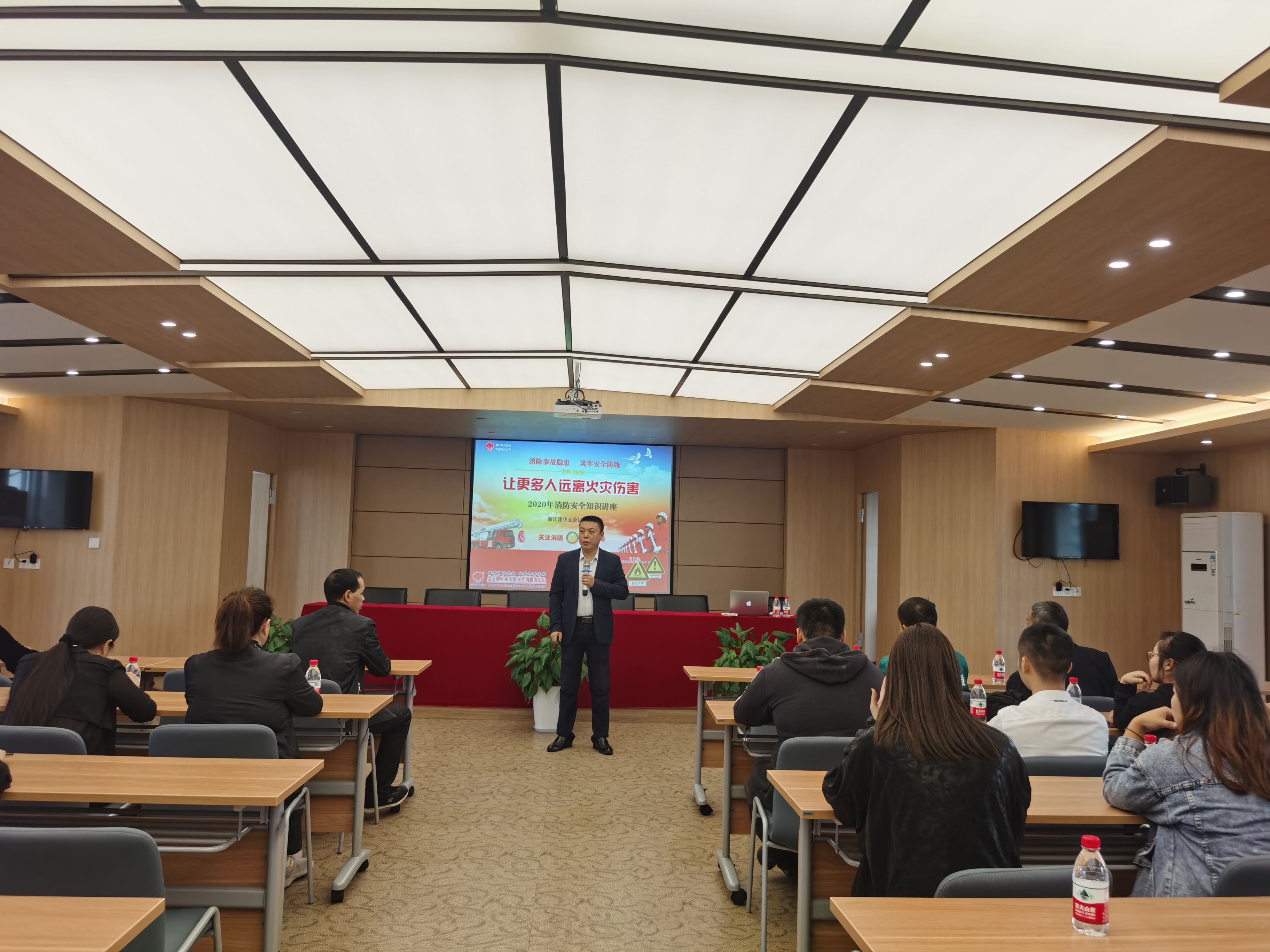 建華市場組織開展消防安全知識培訓(xùn)