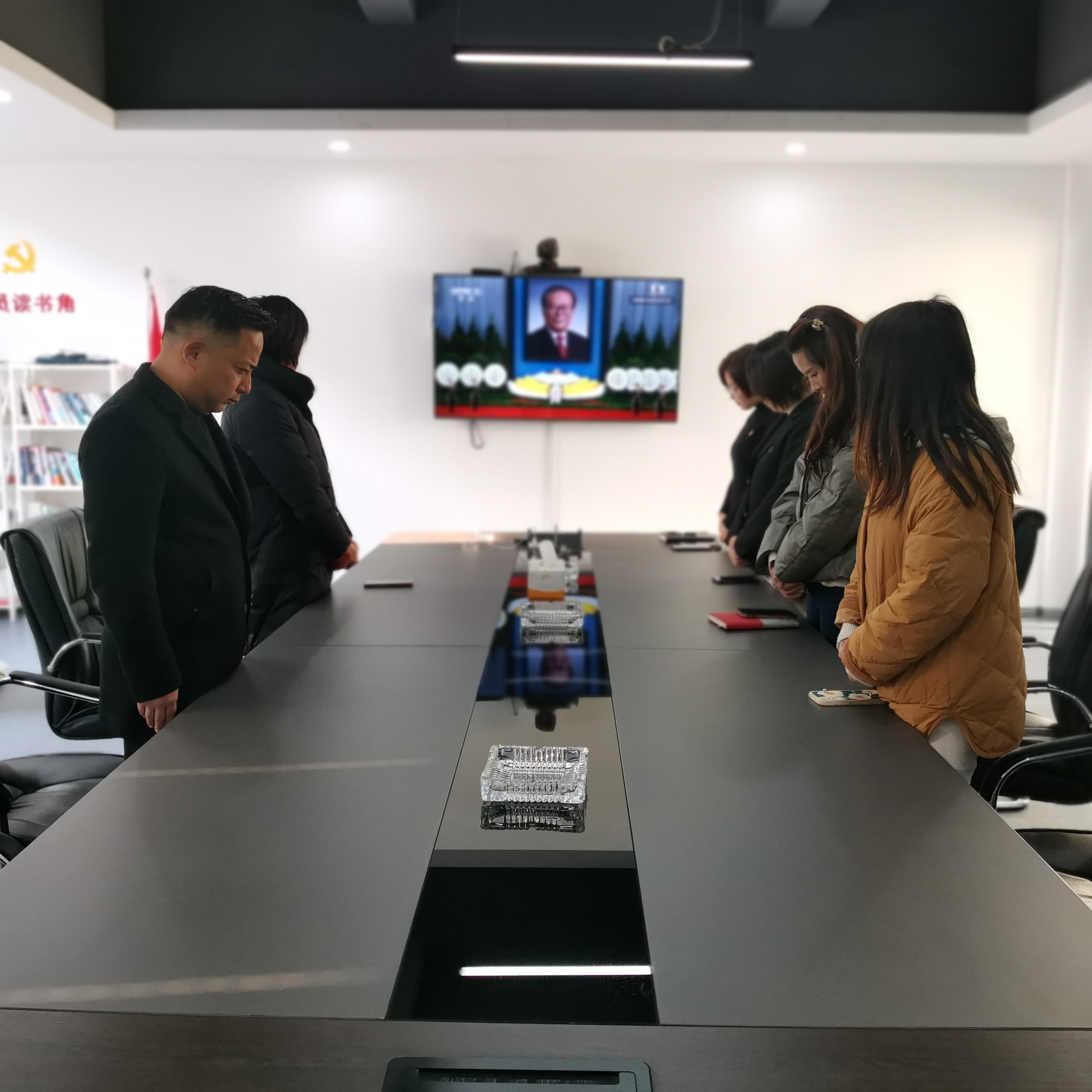 “沉痛哀悼、深切緬懷”——廬陽文創(chuàng)園收看江澤民同志追悼大會