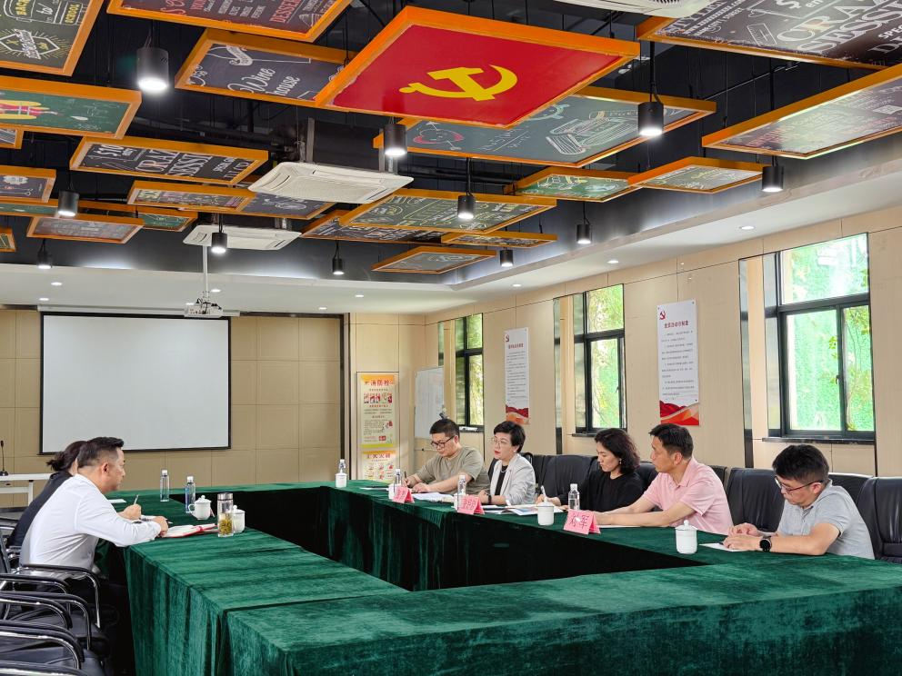 廬陽區(qū)委副書記張好啟蒞臨廬陽建華文創(chuàng)園調(diào)研指導(dǎo)