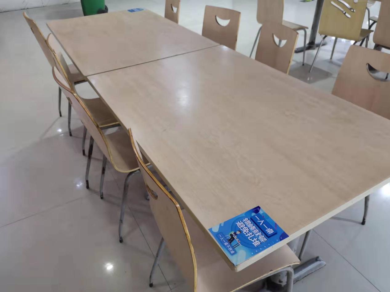 錢江商城采用隔桌用餐，顧客吃得放心安心舒心