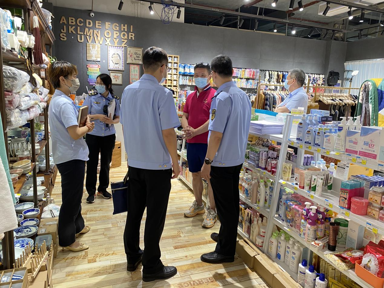 杭州市市場(chǎng)監(jiān)督管理局陳丹堅(jiān)副局長走訪錢江商城檢查疫情防控工作