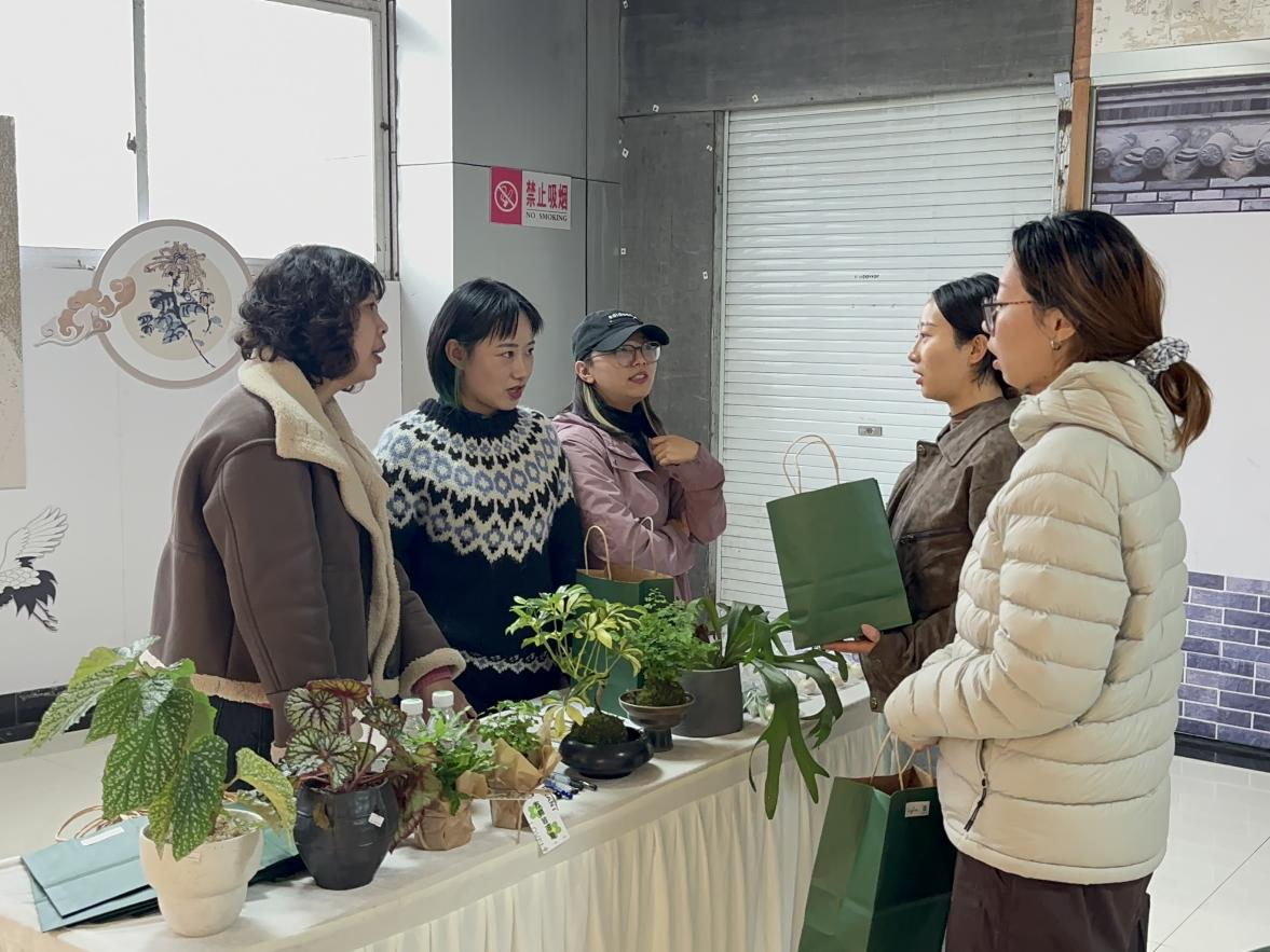 錢江商城舉辦綠植養(yǎng)護學(xué)習(xí)交流會共赴春日“植”愈之約
