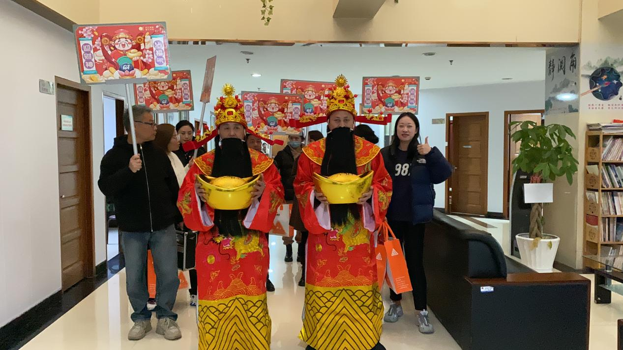 正月十五元宵到，財神到來，請接福！