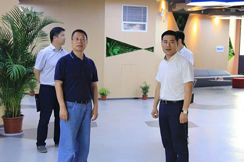 20160818拱墅區(qū)委常委、組織部李煒蒞臨杭州建華文創(chuàng)集團(tuán)總部調(diào)研指導(dǎo) (3).jpg