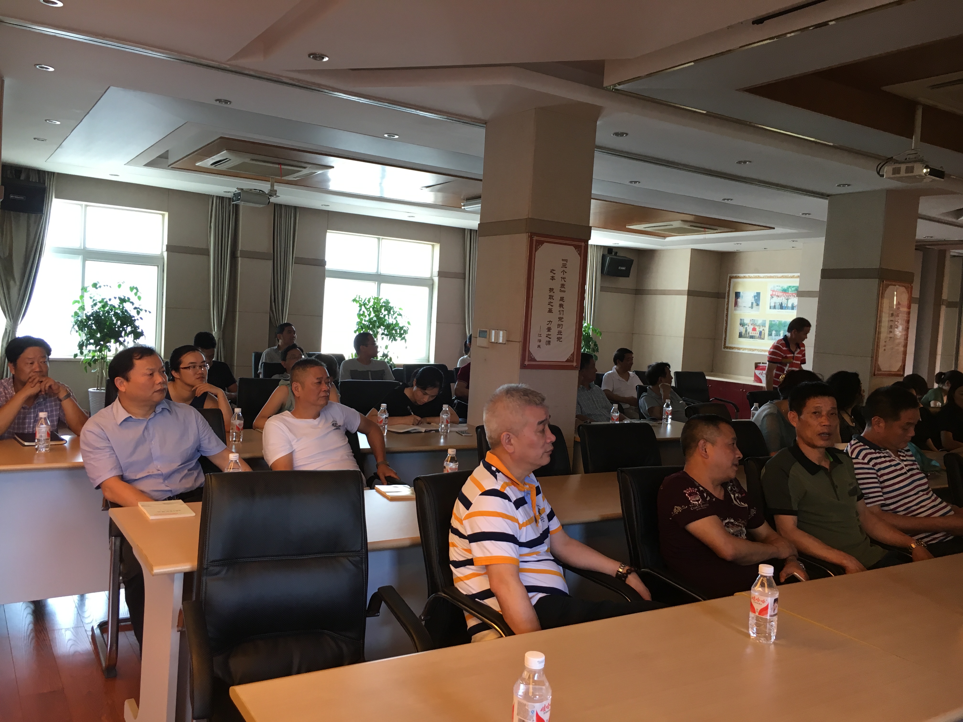 無(wú)償獻(xiàn)血 (3).jpg 無(wú)償獻(xiàn)血 (3).jpg