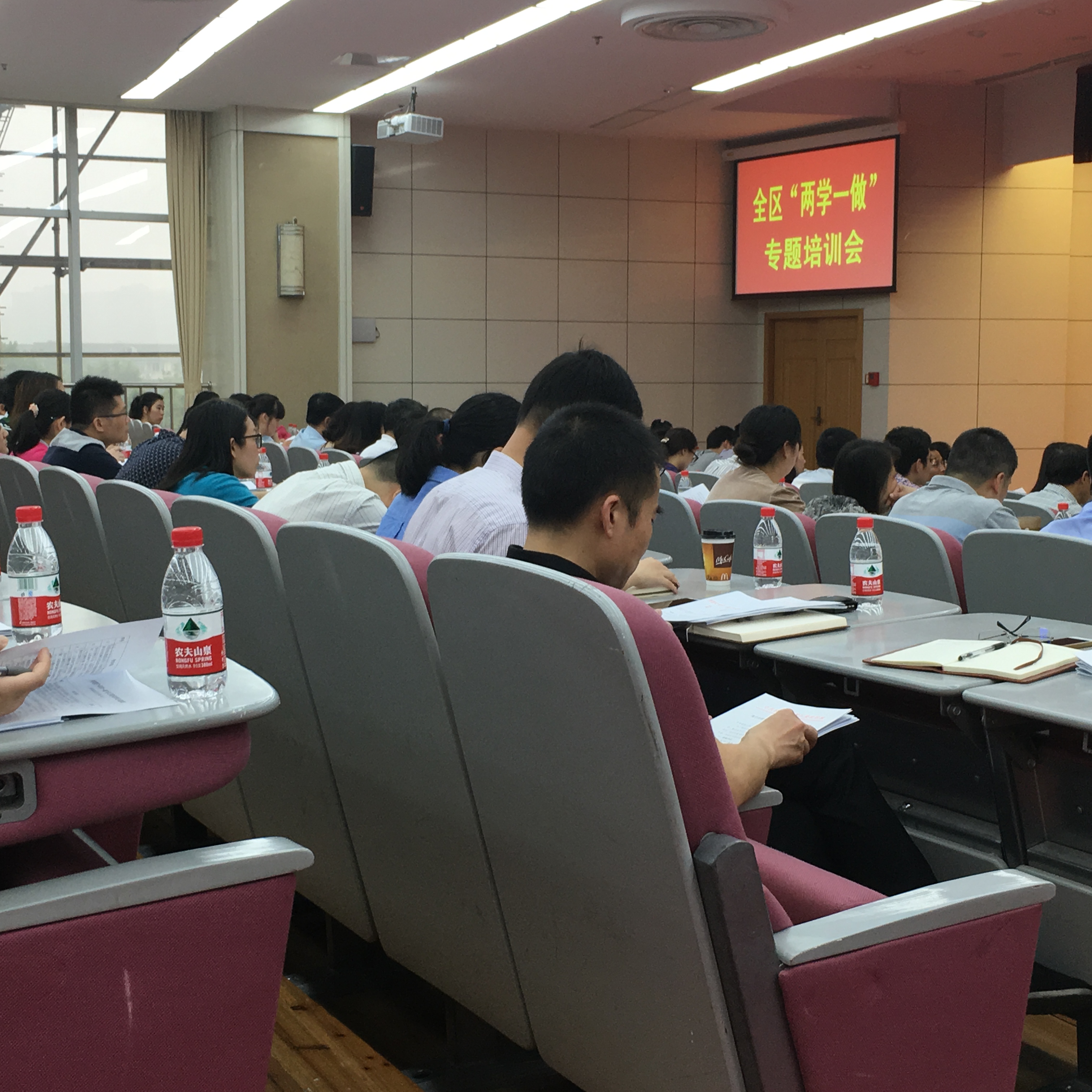 拱墅區(qū)召開“兩學(xué)一做”培訓(xùn)會(huì) (3).JPG