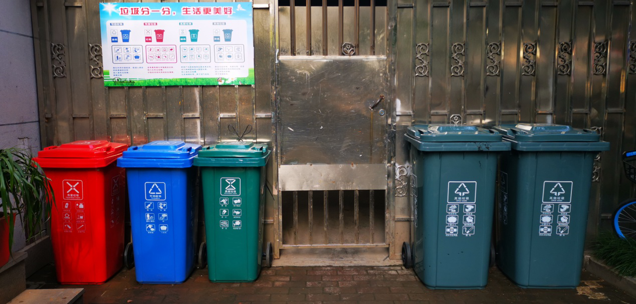 集團總部認(rèn)真做好垃圾分類工作.png