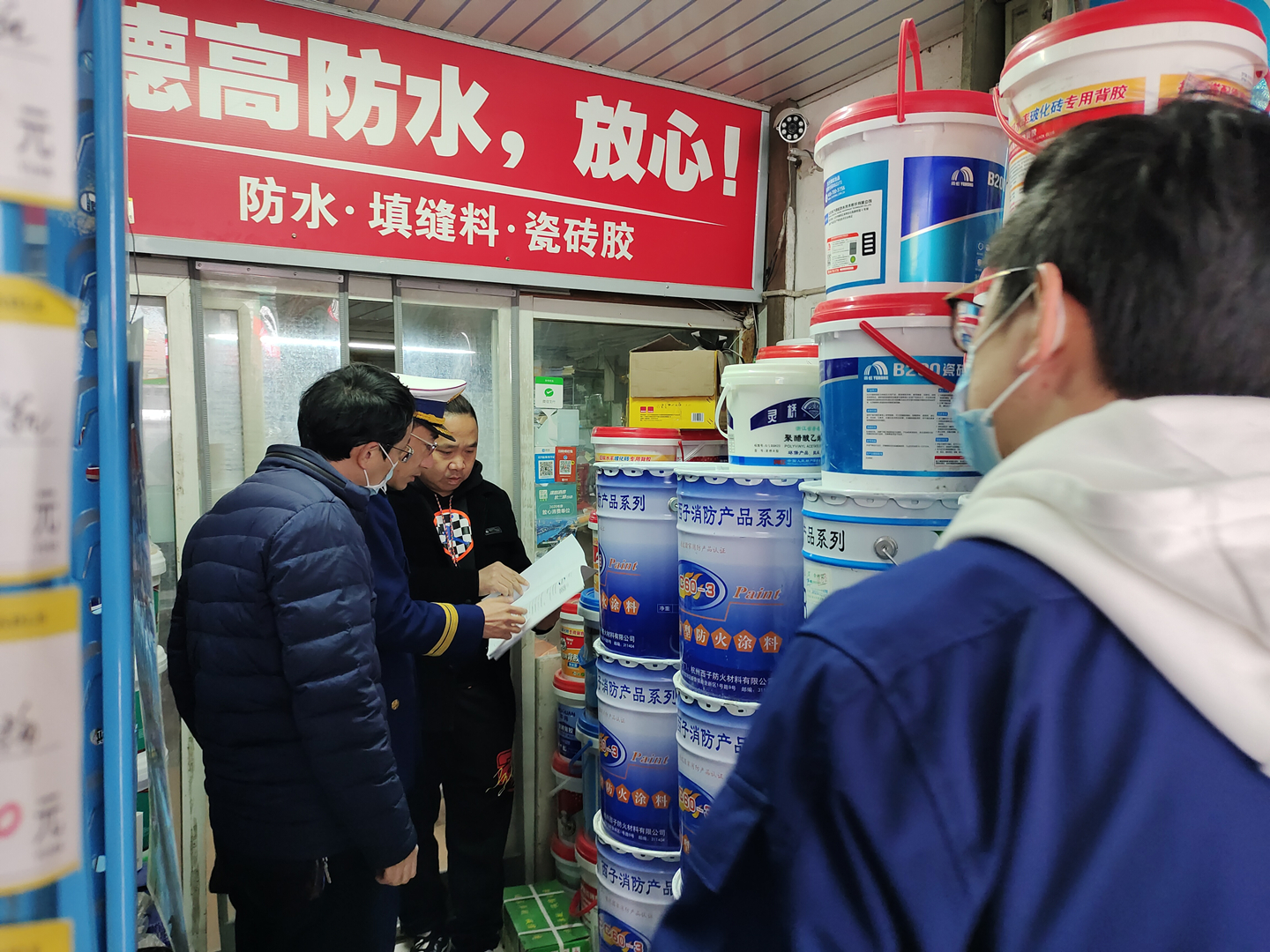 檢查防火涂料.jpg 檢查防火涂料.jpg