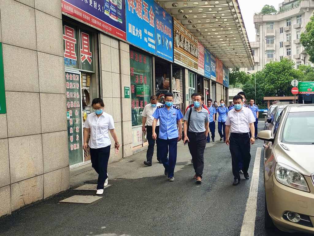 走訪市場.jpg 走訪市場.jpg